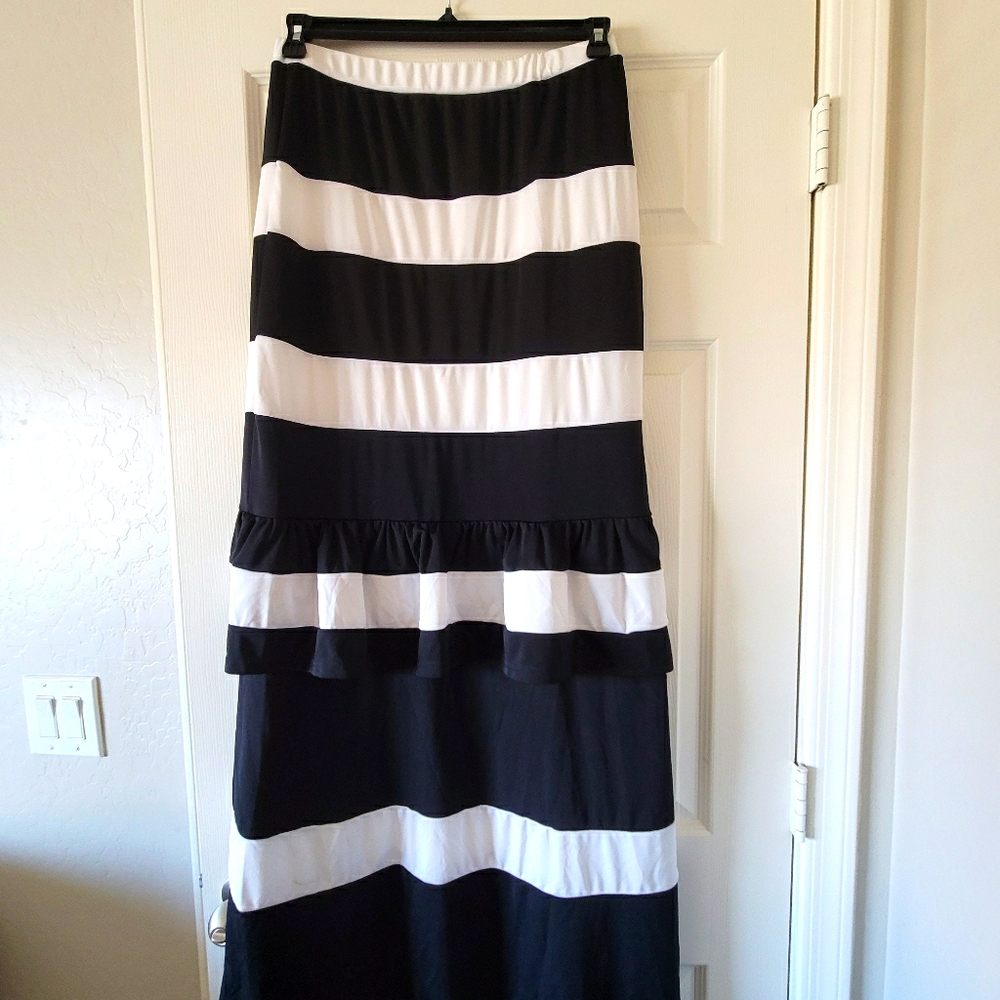 Black and white maxi skirt